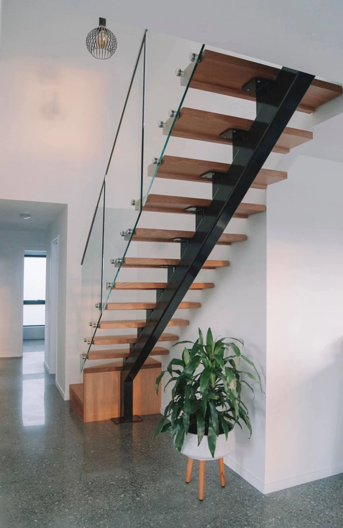 Floating steel and timber stair with glass balustrade in Oakdowns